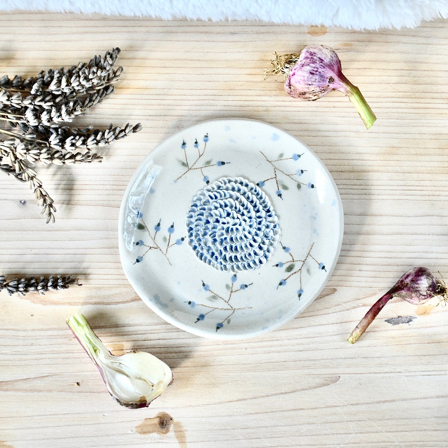 Strgalnik za česen Borovnička